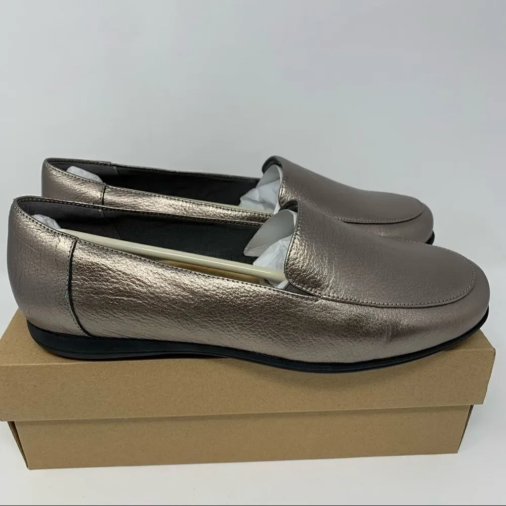 Trotters  Deanna Loafer Wide!
